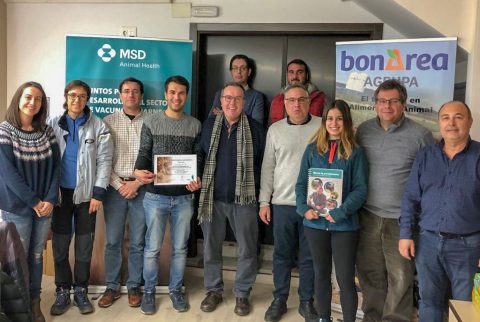 III Curso Manual de Procedimientos sobre Manejo e Instalaciones  de mamoneras y cebo de terneros