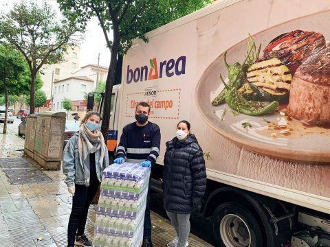 Entrega d’aliments a Llars del Seminari de Lleida