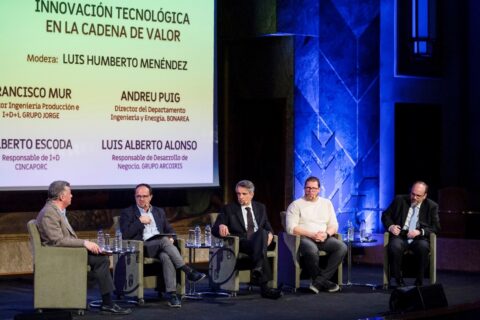 El director de Ingeniería y Energía, Andreu Puig, participa en una mesa redonda sobre la innovación en la industria porcina en Aragón